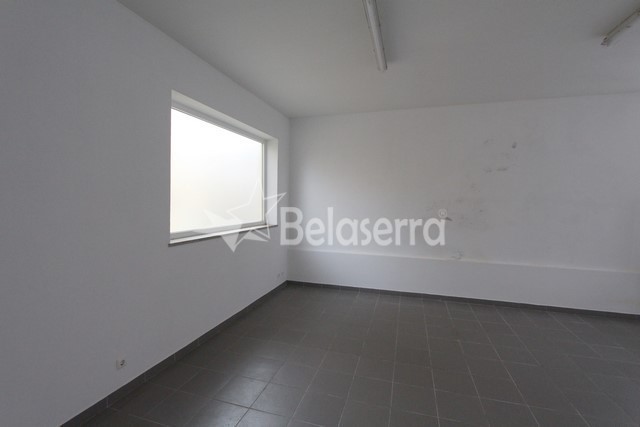 Loja comercial em Pinhanços