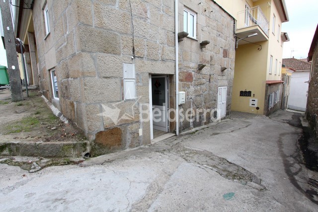 Loja comercial em Pinhanços