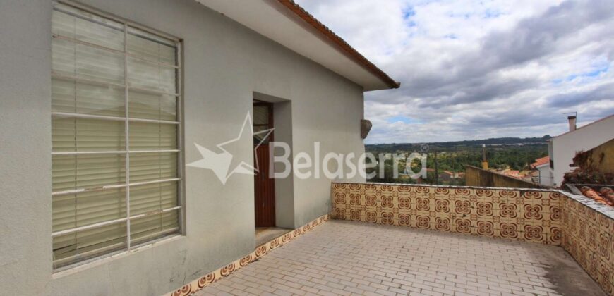 Casa de Habitação em Tourais