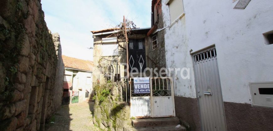 Casa de habitação para reconstruir em Santa Marinha – Seia- Serra da Estrela