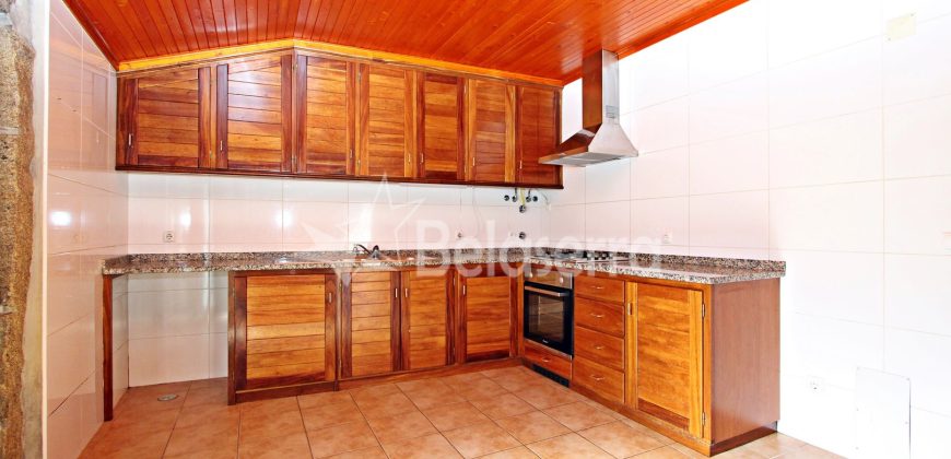 Casa de habitação em Pinhanços