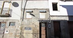 Moradia e terrenos – V.N.Tázem