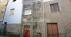 Moradia e terrenos – V.N.Tázem