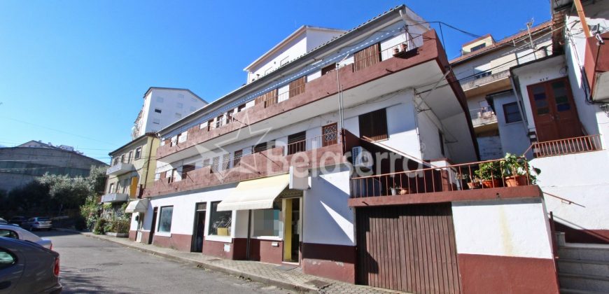 Prédio de habitação/comércio