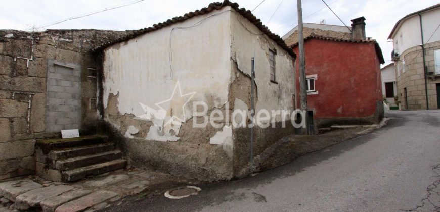 Casa de habitação em granito para recuperar em Pinhanços