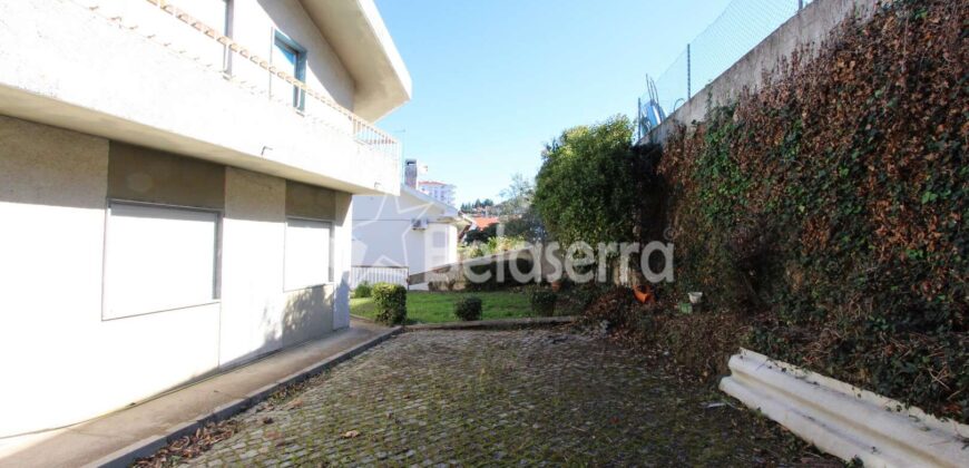 Moradia T5 no centro de Seia