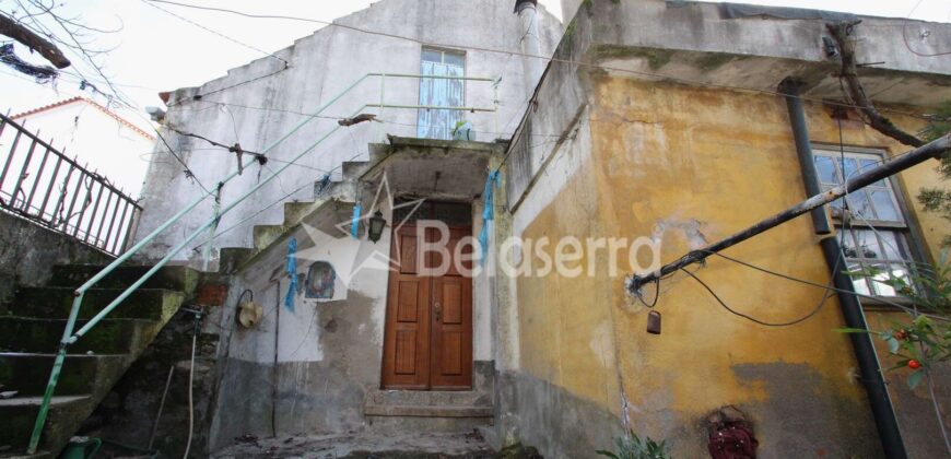 Casa de habitação para recuperar nas Corgas