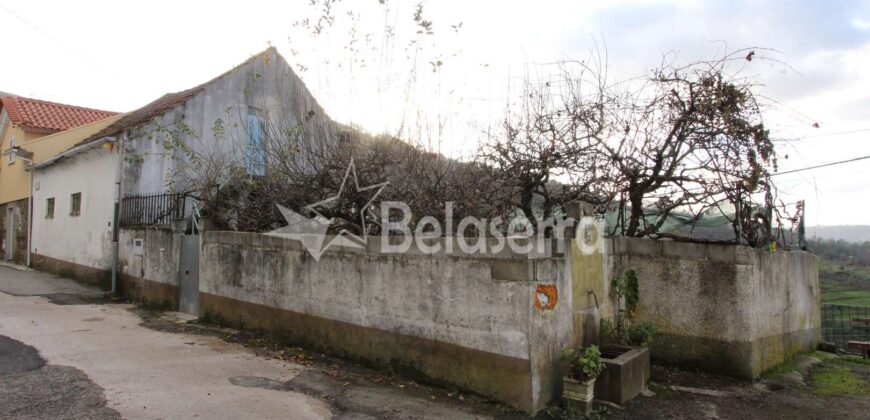 Casa de habitação para recuperar nas Corgas