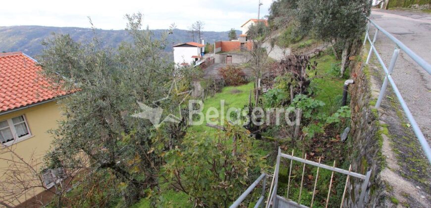 Casa de habitação para recuperar nas Corgas
