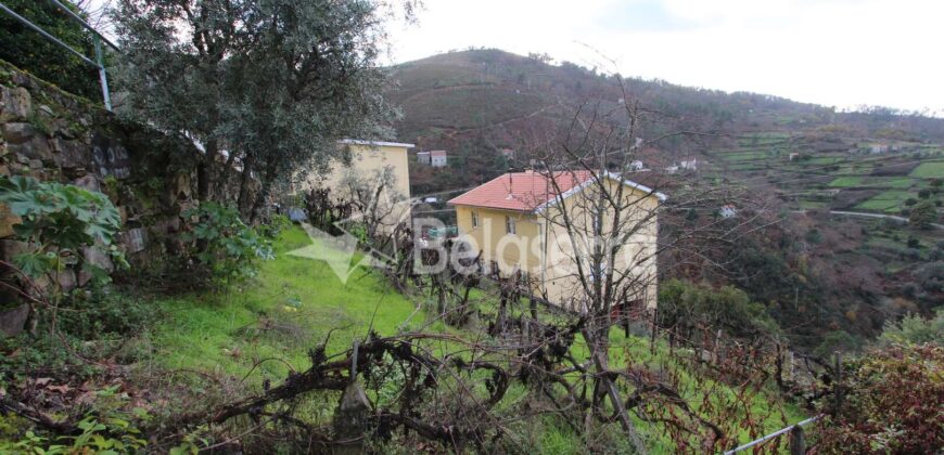 Casa de habitação para recuperar nas Corgas