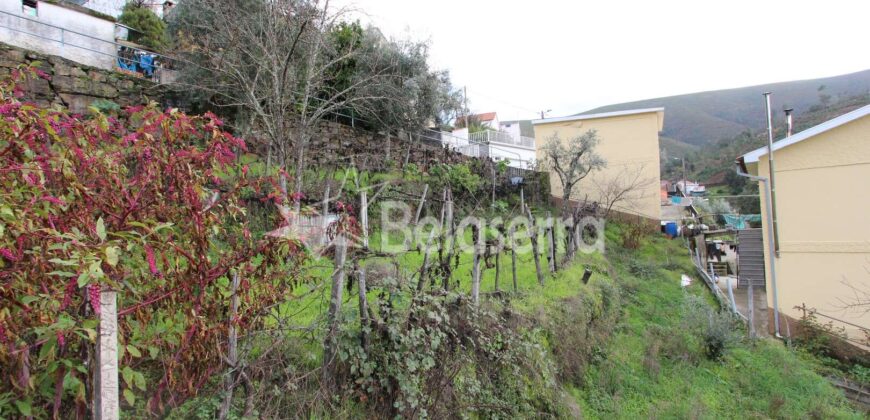 Casa de habitação para recuperar nas Corgas