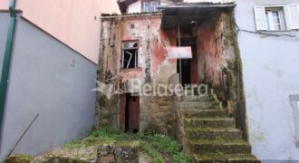 Casa de habitação em granito para recuperar em Moimenta da Serra