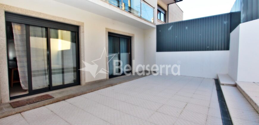 Apartamento T2 semi-novo em Seia