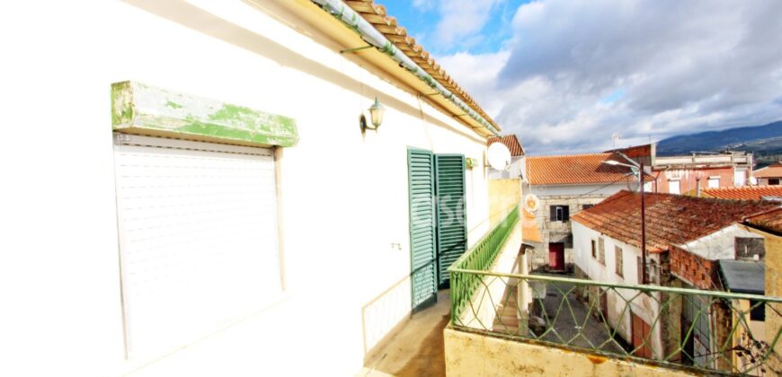 2 Moradias em Pinhanços com terrenos