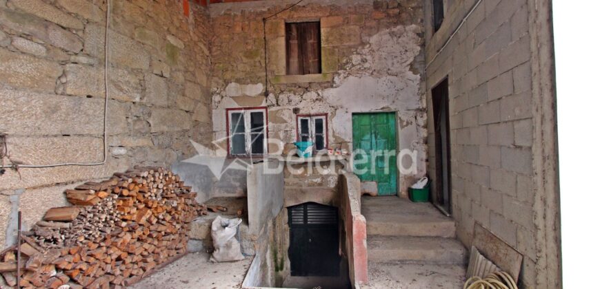 2 Moradias em Pinhanços com terrenos