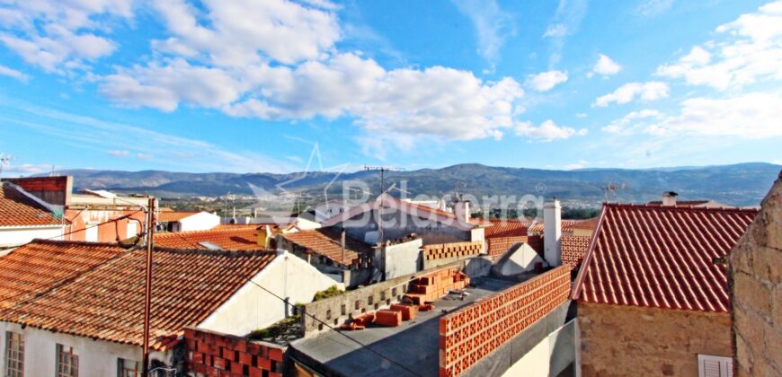 2 Moradias em Pinhanços com terrenos