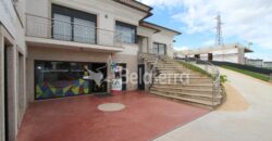 Moradia de Luxo com ESPAÇO COMERCIAL