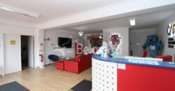 Moradia de Luxo com ESPAÇO COMERCIAL