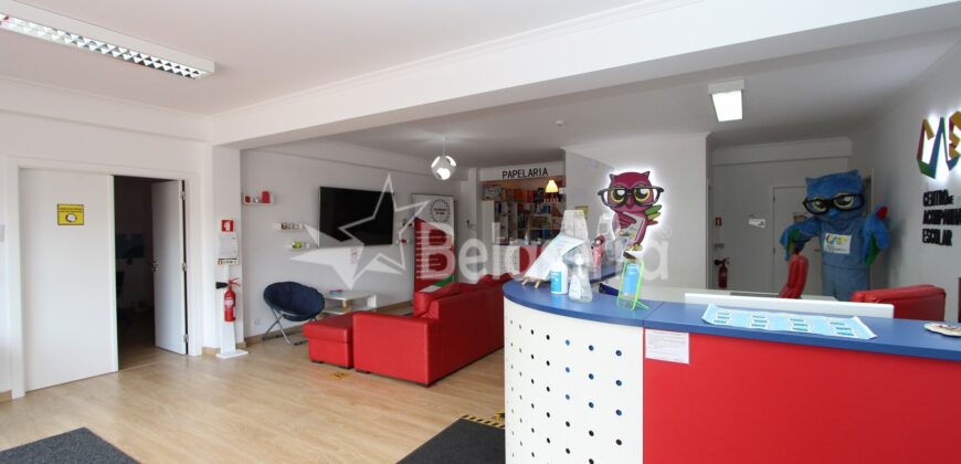 Moradia de Luxo com ESPAÇO COMERCIAL