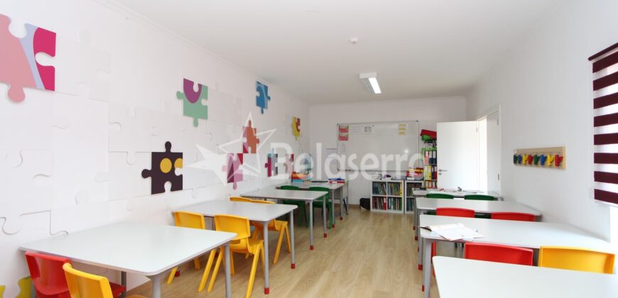 Moradia de Luxo com ESPAÇO COMERCIAL