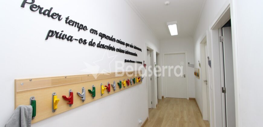 Moradia de Luxo com ESPAÇO COMERCIAL