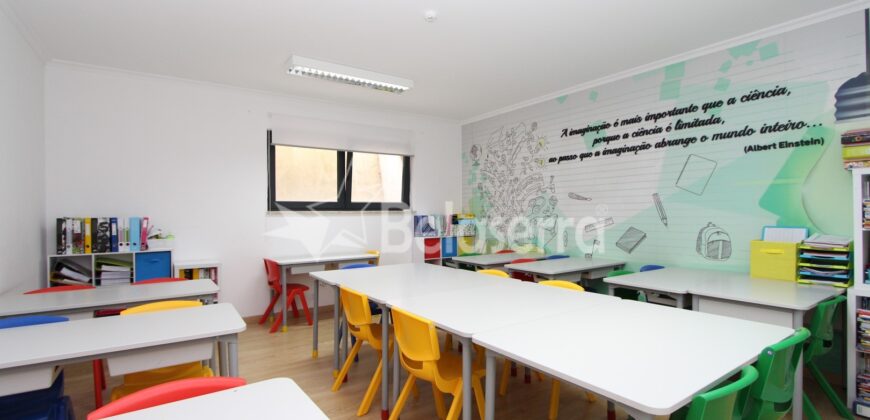 Moradia de Luxo com ESPAÇO COMERCIAL