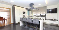 Moradia de Luxo com ESPAÇO COMERCIAL