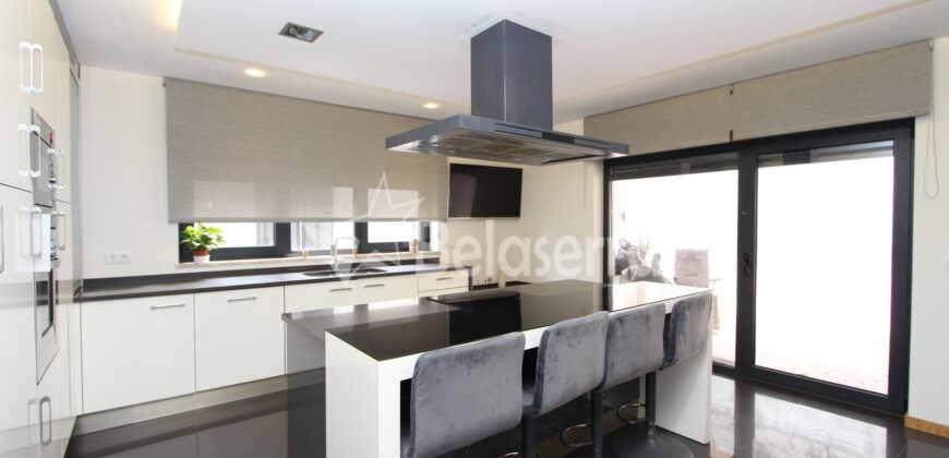 Moradia de Luxo com ESPAÇO COMERCIAL