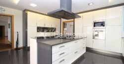 Moradia de Luxo com ESPAÇO COMERCIAL