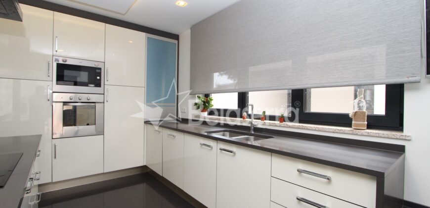 Moradia de Luxo com ESPAÇO COMERCIAL