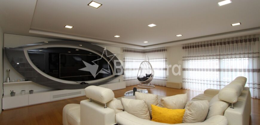 Moradia de Luxo com ESPAÇO COMERCIAL