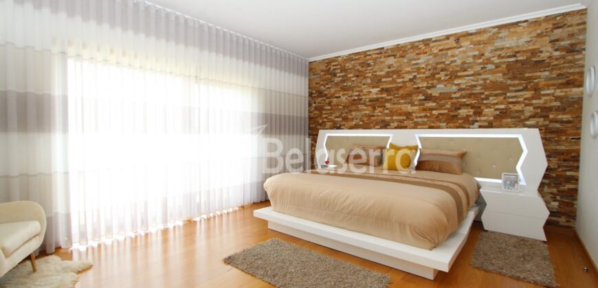 Moradia de Luxo com ESPAÇO COMERCIAL