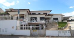 Moradia de Luxo com ESPAÇO COMERCIAL