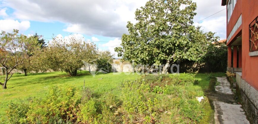 Moradia com terreno em Nespereira