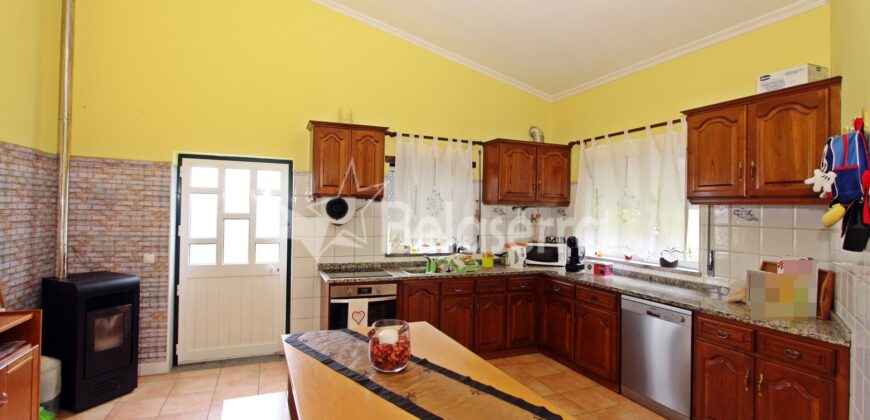 Moradia com Terreno em Pinhanços