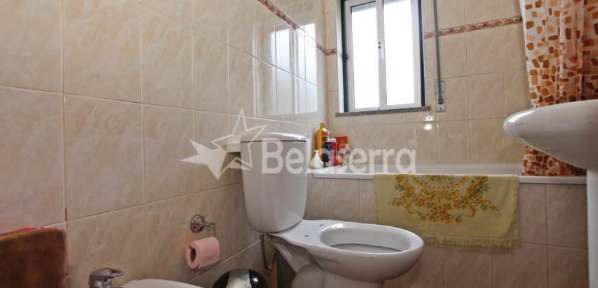Moradia com Terreno em Pinhanços