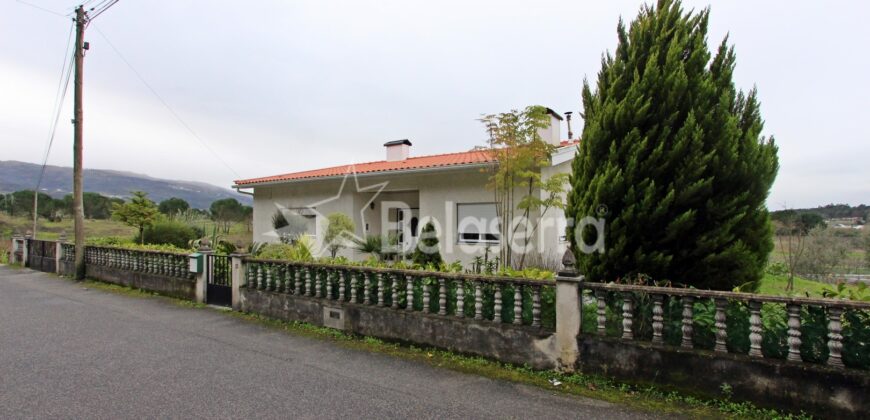 Moradia com Terreno em Pinhanços