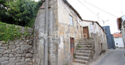 Duas Casas em Granito em Moimenta da Serra