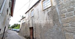 Duas Casas em Granito em Moimenta da Serra