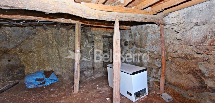 Casa de Pedra nos Vales