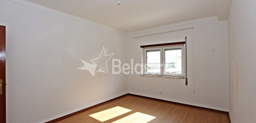 Apartamento T3 Junto ao Centro de Saúde