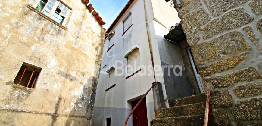 Casa Para Recuperar em Loriga