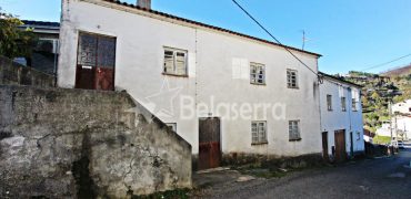 edifício de 2 pisos em Vila Cova á Coelheira