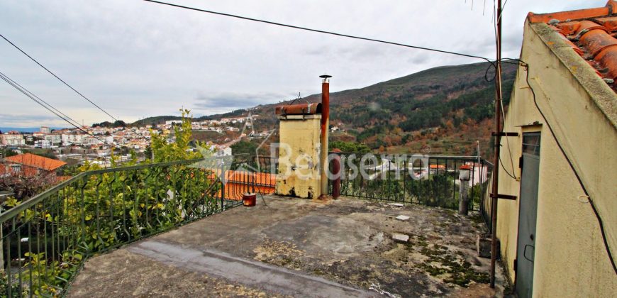 Moradia T2 com Terreno em São Romão