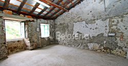 Casa em pedra para recuperar