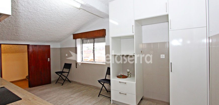 Apartamento T0 com Terraço Privativo de 41m² – Centro de São Romão