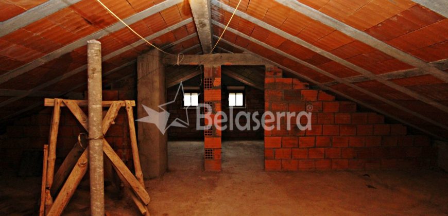 Moradia com Terreno em Gouveia