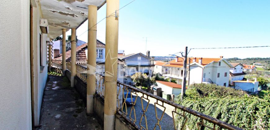 Moradia com terrenos em Girabolhos