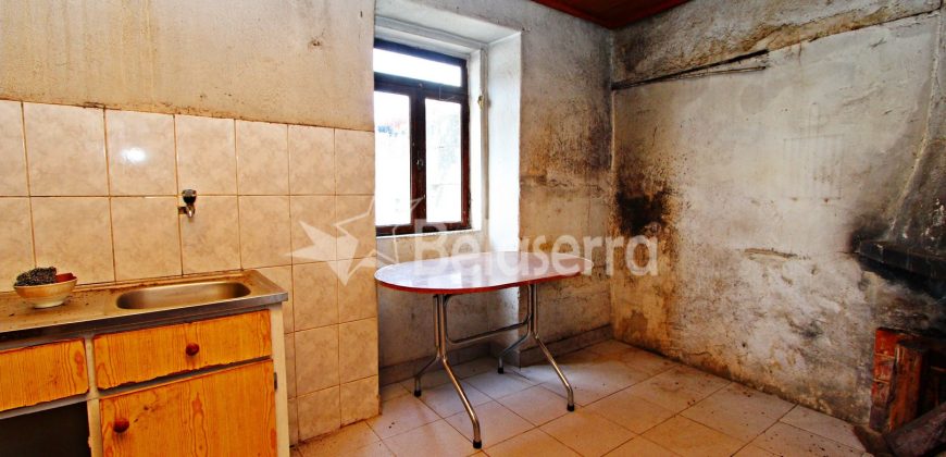Casa de pedra em Maceira para recuperar
