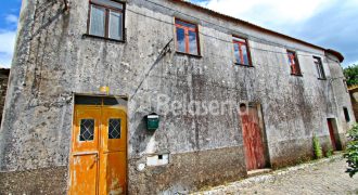 Casa de pedra em Maceira para recuperar